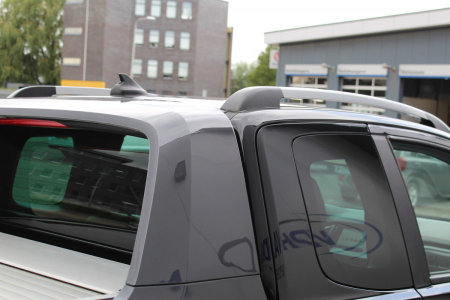 Ford Ranger 2.0-213pk Bi-turbo 'Wildtrak' Supercab. AUTOMAAT / VIER wielaandrijving. Stoere vierwielaangedreven krachtpatser ! Trekgewicht 3.500kg ! Stoel- en voorraamverwarming, Autm. airco dual, Adaptieve cruise control, Navigatie, Telefoonvoorb., Trekhaak etc.