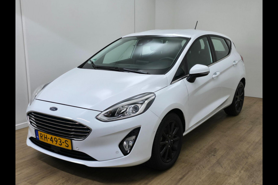Ford Fiesta Occasion luxe Titanium met zwarte velgen en parkeercamera | Bomvolle auto! | Tweedehands Ford Fiesta in wit | Carplay
