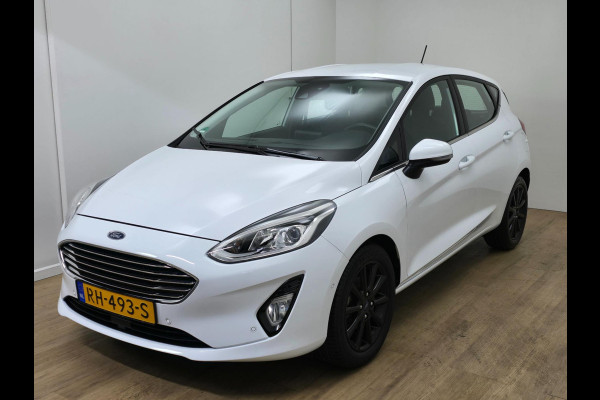 Ford Fiesta Occasion luxe Titanium met zwarte velgen en parkeercamera | Bomvolle auto! | Tweedehands Ford Fiesta in wit | Carplay