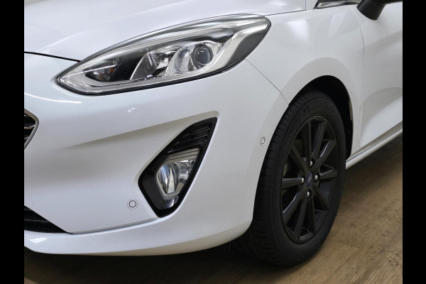 Ford Fiesta Occasion luxe Titanium met zwarte velgen en parkeercamera | Bomvolle auto! | Tweedehands Ford Fiesta in wit | Carplay