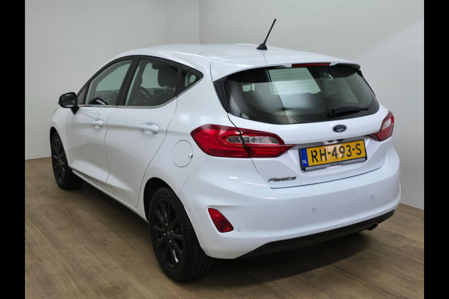 Ford Fiesta Occasion luxe Titanium met zwarte velgen en parkeercamera | Bomvolle auto! | Tweedehands Ford Fiesta in wit | Carplay