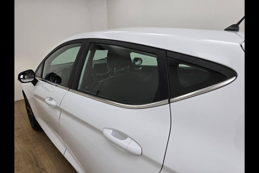 Ford Fiesta Occasion luxe Titanium met zwarte velgen en parkeercamera | Bomvolle auto! | Tweedehands Ford Fiesta in wit | Carplay