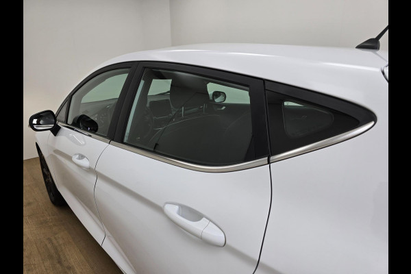 Ford Fiesta Occasion luxe Titanium met zwarte velgen en parkeercamera | Bomvolle auto! | Tweedehands Ford Fiesta in wit | Carplay
