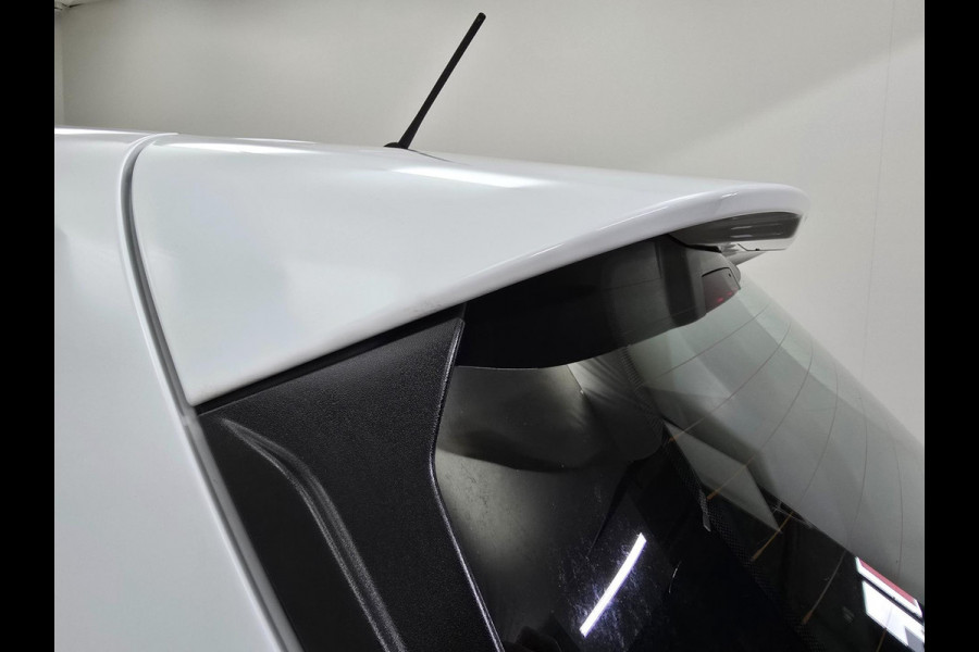 Ford Fiesta Occasion luxe Titanium met zwarte velgen en parkeercamera | Bomvolle auto! | Tweedehands Ford Fiesta in wit | Carplay