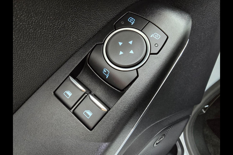 Ford Fiesta Occasion luxe Titanium met zwarte velgen en parkeercamera | Bomvolle auto! | Tweedehands Ford Fiesta in wit | Carplay