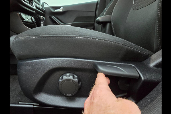 Ford Fiesta Occasion luxe Titanium met zwarte velgen en parkeercamera | Bomvolle auto! | Tweedehands Ford Fiesta in wit | Carplay