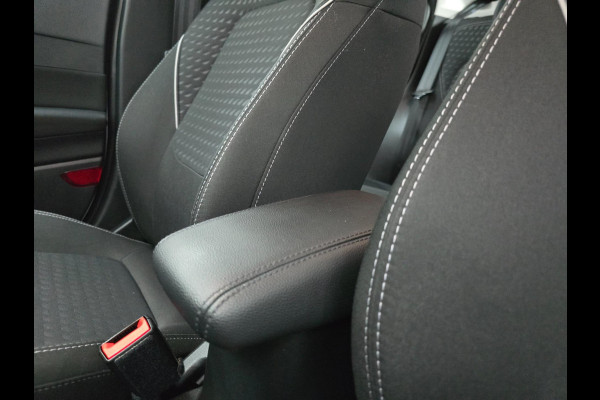 Ford Fiesta Occasion luxe Titanium met zwarte velgen en parkeercamera | Bomvolle auto! | Tweedehands Ford Fiesta in wit | Carplay