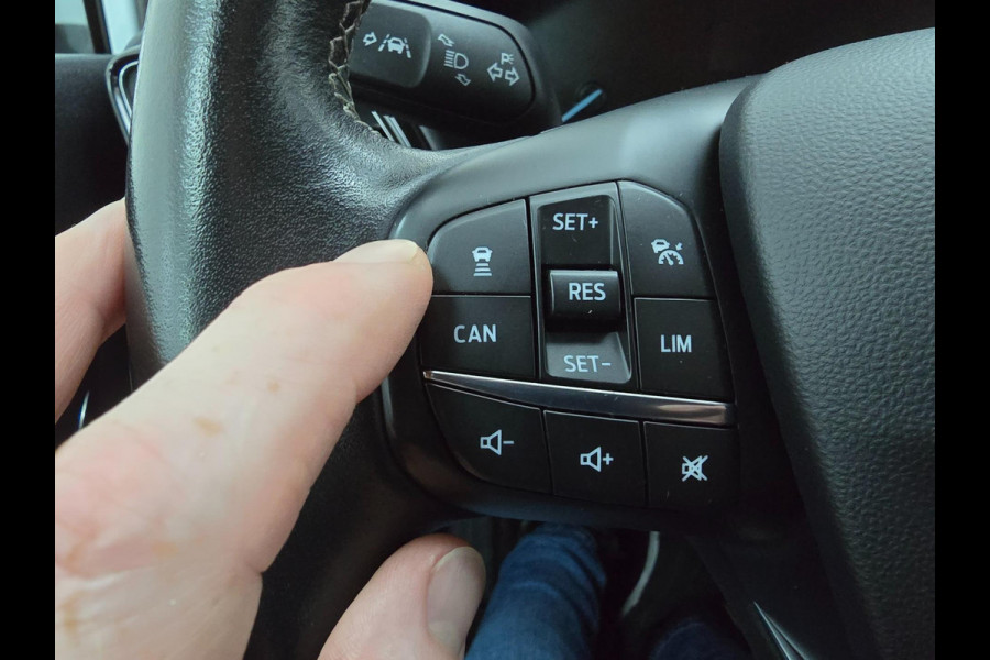 Ford Fiesta Occasion luxe Titanium met zwarte velgen en parkeercamera | Bomvolle auto! | Tweedehands Ford Fiesta in wit | Carplay