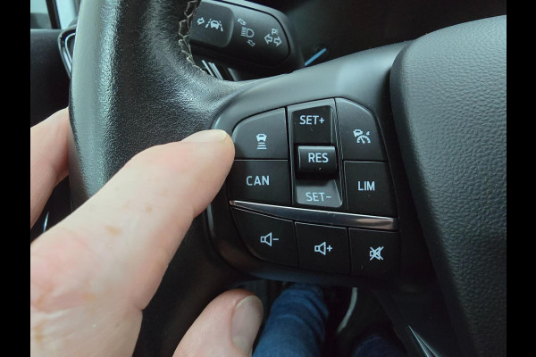 Ford Fiesta Occasion luxe Titanium met zwarte velgen en parkeercamera | Bomvolle auto! | Tweedehands Ford Fiesta in wit | Carplay