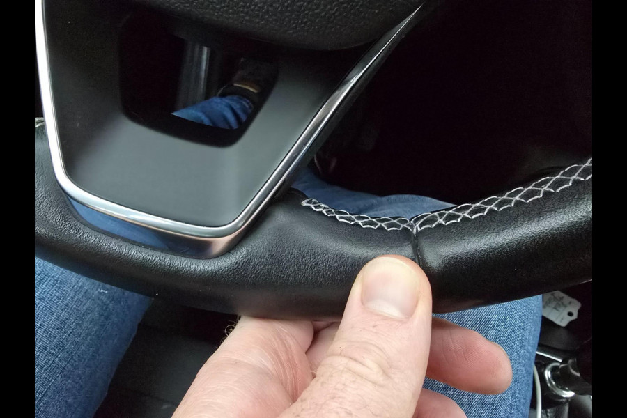 Ford Fiesta Occasion luxe Titanium met zwarte velgen en parkeercamera | Bomvolle auto! | Tweedehands Ford Fiesta in wit | Carplay