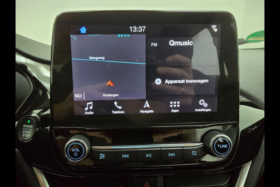 Ford Fiesta Occasion luxe Titanium met zwarte velgen en parkeercamera | Bomvolle auto! | Tweedehands Ford Fiesta in wit | Carplay