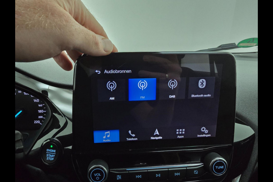 Ford Fiesta Occasion luxe Titanium met zwarte velgen en parkeercamera | Bomvolle auto! | Tweedehands Ford Fiesta in wit | Carplay