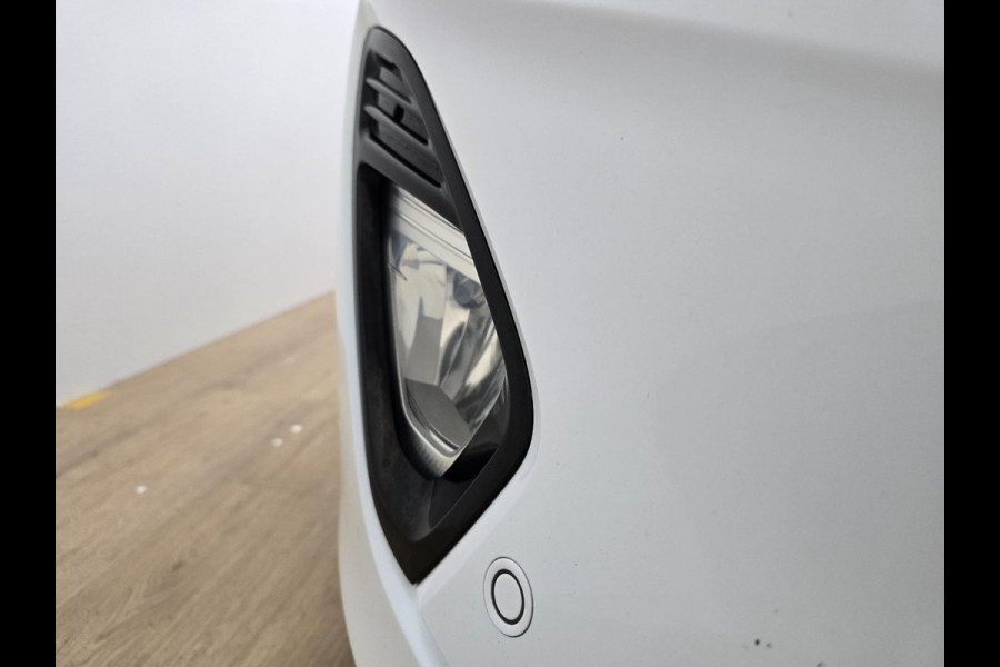 Ford Fiesta Occasion luxe Titanium met zwarte velgen en parkeercamera | Bomvolle auto! | Tweedehands Ford Fiesta in wit | Carplay