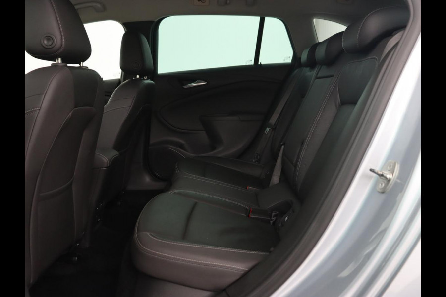 Opel Astra 1.0 Turbo Innovation | Leder | Stoel & stuurverwarming | Trekhaak | Camera | Matrix LED | Navigatie | Carplay | Comfortstoelen | Keyless | Park Assist | Climate control