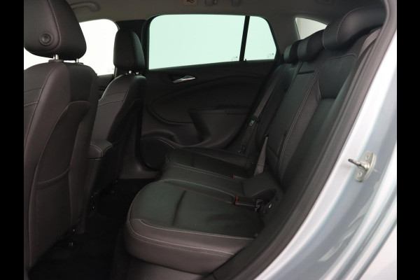 Opel Astra 1.0 Turbo Innovation | Leder | Stoel & stuurverwarming | Trekhaak | Camera | Matrix LED | Navigatie | Carplay | Comfortstoelen | Keyless | Park Assist | Climate control