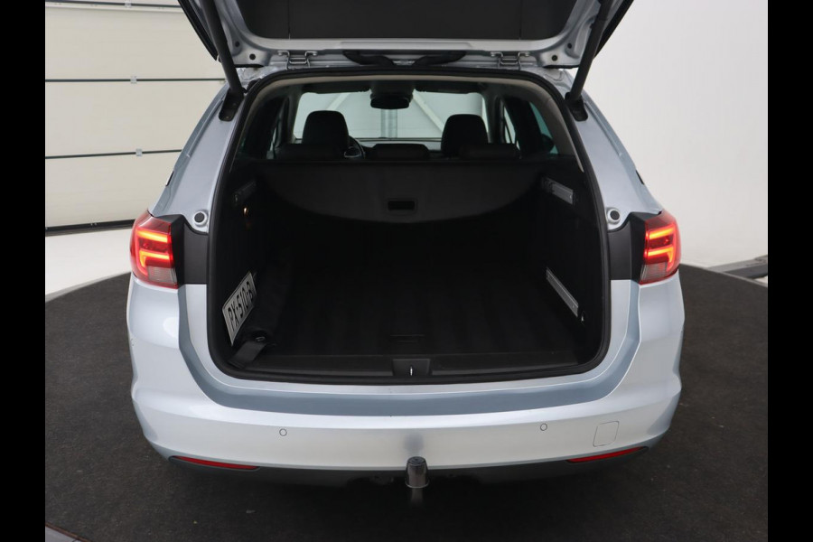 Opel Astra 1.0 Turbo Innovation | Leder | Stoel & stuurverwarming | Trekhaak | Camera | Matrix LED | Navigatie | Carplay | Comfortstoelen | Keyless | Park Assist | Climate control