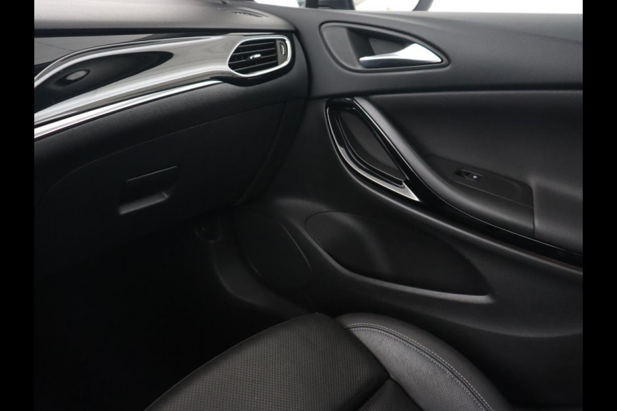 Opel Astra 1.0 Turbo Innovation | Leder | Stoel & stuurverwarming | Trekhaak | Camera | Matrix LED | Navigatie | Carplay | Comfortstoelen | Keyless | Park Assist | Climate control
