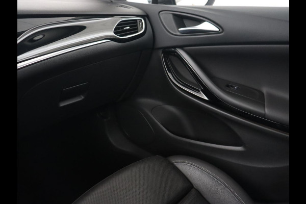 Opel Astra 1.0 Turbo Innovation | Leder | Stoel & stuurverwarming | Trekhaak | Camera | Matrix LED | Navigatie | Carplay | Comfortstoelen | Keyless | Park Assist | Climate control