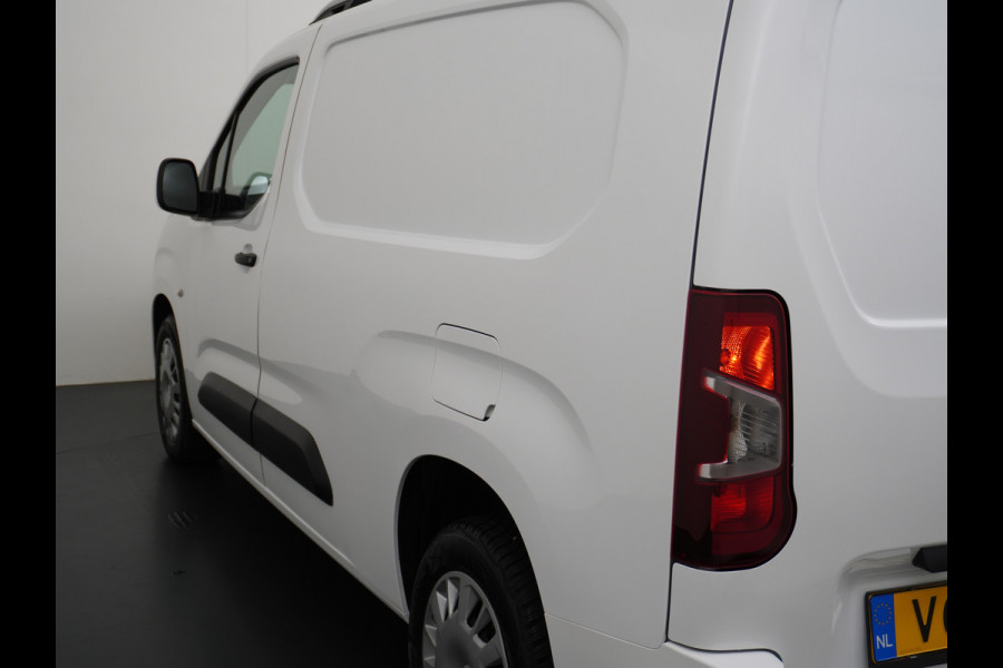Opel Combo D 131PK L2H1 Trekhaak Airco Navi Camera Apple Carplay Android Auto Cruise Control Pdc DAB Edition+ 1.5CDTi 131pk/300Nm Betonplex Vloer Wandbetimmering Schuifdeur Exterieurpakket 2 Euro 6 1e Eigenaar Zeer Compleet 1200kg trekvermogen Uniek met dit vermogen!