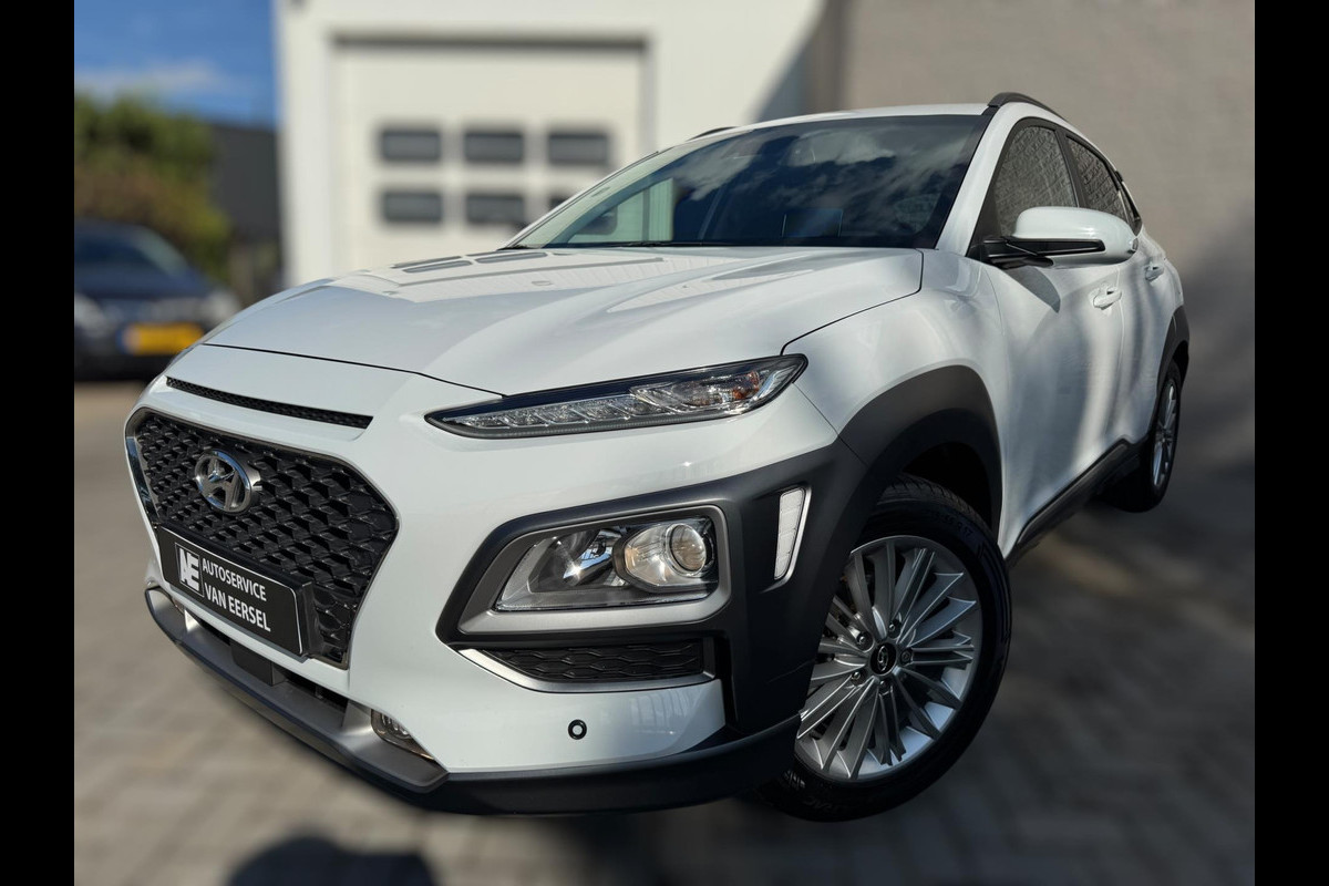 Hyundai Kona 1.0T Fashion TREKHAAK / HEAD-UP DISPLAY / NAVI / CAMERA / PDC / NL AUTO / CRUISE CONTROL / BLUETOOTH / KEYLESS Hyundai Kona 1.0T Fashion TREKHAAK / HEAD-UP DISPLAY / NAVI / CAMERA / PDC / NL AUTO / CRUISE CONTROL / BLUETOOTH / KEYLESS