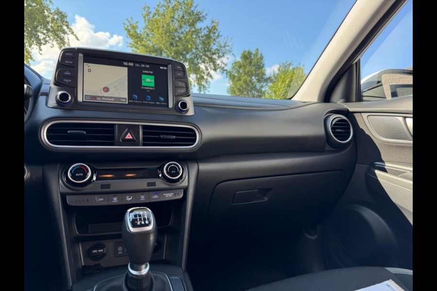 Hyundai Kona 1.0T Fashion TREKHAAK / HEAD-UP DISPLAY / NAVI / CAMERA / PDC / NL AUTO / CRUISE CONTROL / BLUETOOTH / KEYLESS