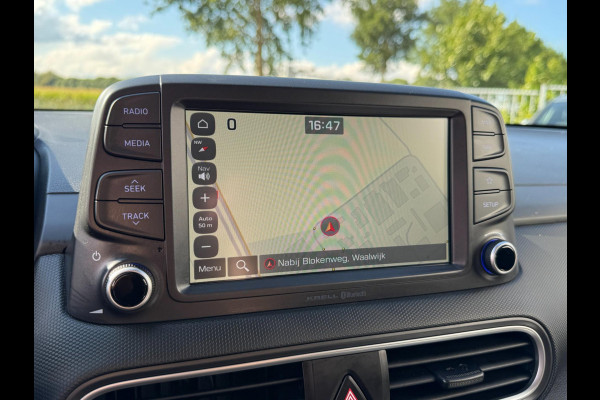 Hyundai Kona 1.0T Fashion TREKHAAK / HEAD-UP DISPLAY / NAVI / CAMERA / PDC / NL AUTO / CRUISE CONTROL / BLUETOOTH / KEYLESS