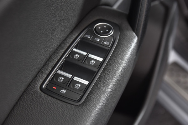 Renault Captur 1.0 TCe 100 PK Intens | Cruise | PDC | Camera | App. Connect | ECC | Trekhaak | LM 17" |