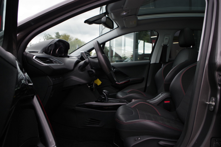 Peugeot 2008 1.2 PureTech 130 PK Automaat GT-Line, Trekhaak, Panoramadak, Climate Control