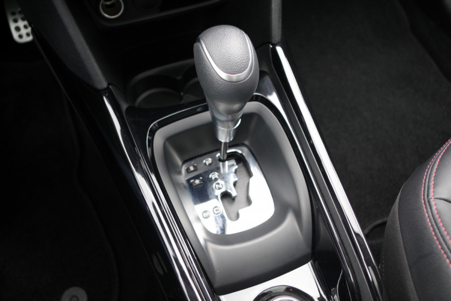 Peugeot 2008 1.2 PureTech 130 PK Automaat GT-Line, Trekhaak, Panoramadak, Climate Control