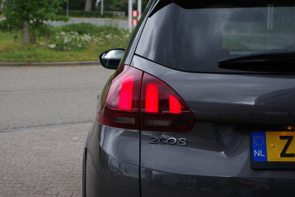 Peugeot 2008 1.2 PureTech 130 PK Automaat GT-Line, Trekhaak, Panoramadak, Climate Control