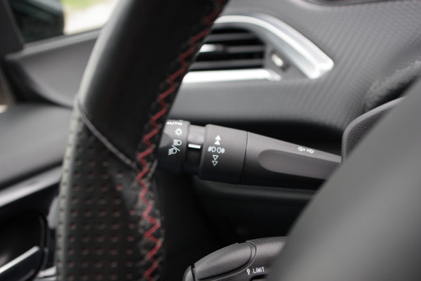 Peugeot 2008 1.2 PureTech 130 PK Automaat GT-Line, Trekhaak, Panoramadak, Climate Control
