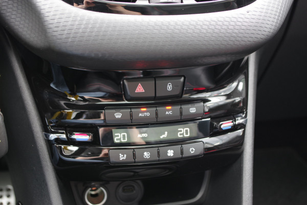 Peugeot 2008 1.2 PureTech 130 PK Automaat GT-Line, Trekhaak, Panoramadak, Climate Control