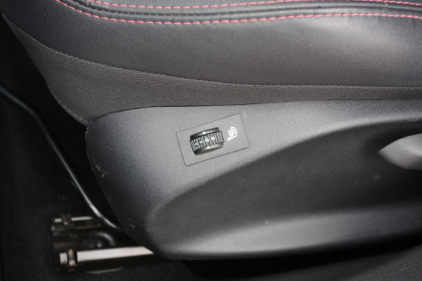 Peugeot 2008 1.2 PureTech 130 PK Automaat GT-Line, Trekhaak, Panoramadak, Climate Control