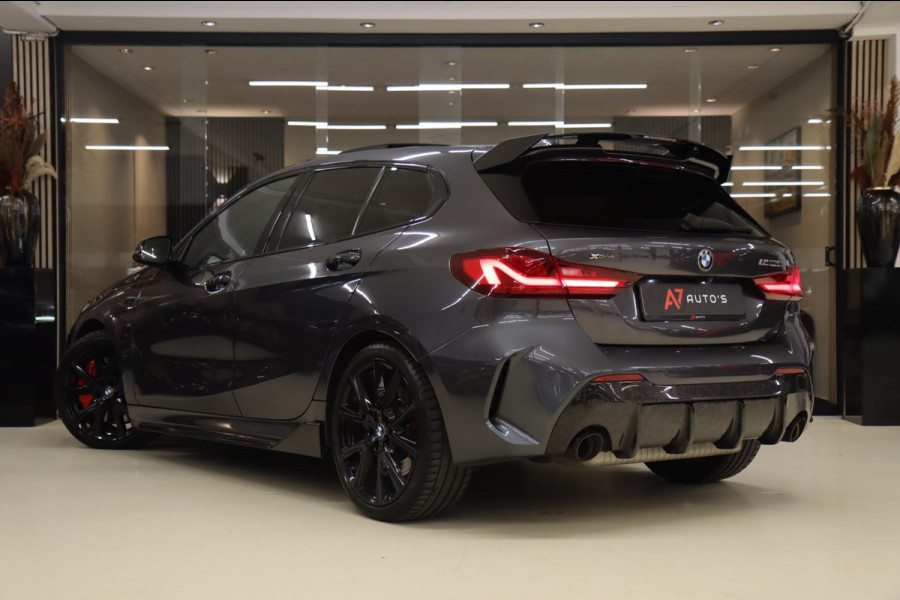BMW 1-serie M135i xDrive High Executive M Performance Forged Carbon PANO/Kuip/HEADUP/H&K/BOMVOL