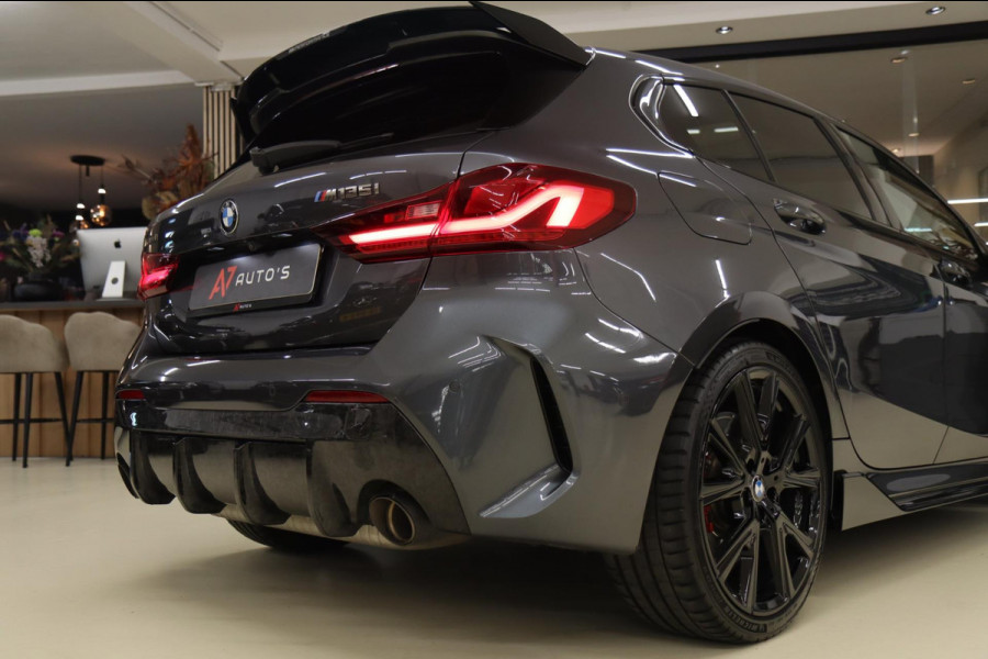 BMW 1-serie M135i xDrive High Executive M Performance Forged Carbon PANO/Kuip/HEADUP/H&K/BOMVOL