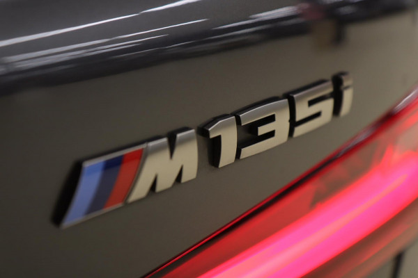BMW 1-serie M135i xDrive High Executive M Performance Forged Carbon PANO/Kuip/HEADUP/H&K/BOMVOL