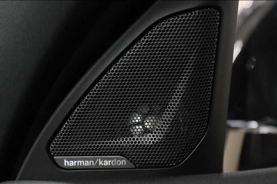 BMW 1-serie M135i xDrive High Executive M Performance Forged Carbon PANO/Kuip/HEADUP/H&K/BOMVOL
