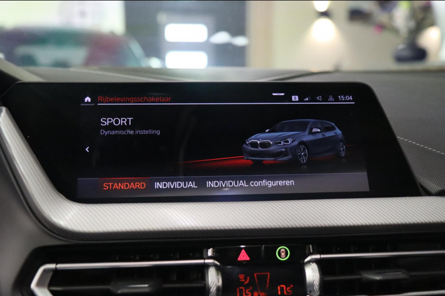 BMW 1-serie M135i xDrive High Executive M Performance Forged Carbon PANO/Kuip/HEADUP/H&K/BOMVOL