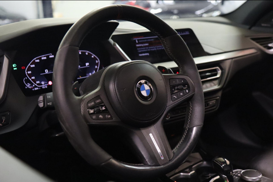 BMW 1-serie M135i xDrive High Executive M Performance Forged Carbon PANO/Kuip/HEADUP/H&K/BOMVOL