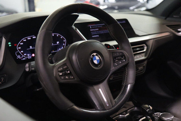 BMW 1-serie M135i xDrive High Executive M Performance Forged Carbon PANO/Kuip/HEADUP/H&K/BOMVOL