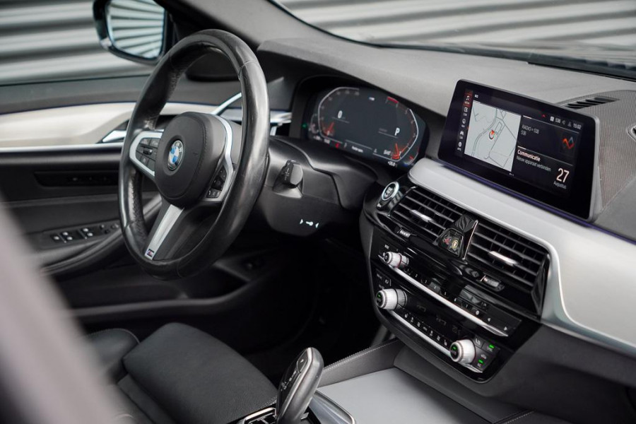 BMW 5 Serie Touring 520i High Executive Edition / M-Sport / Pano / Trekhaak