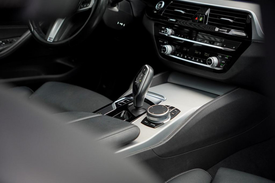 BMW 5 Serie Touring 520i High Executive Edition / M-Sport / Pano / Trekhaak
