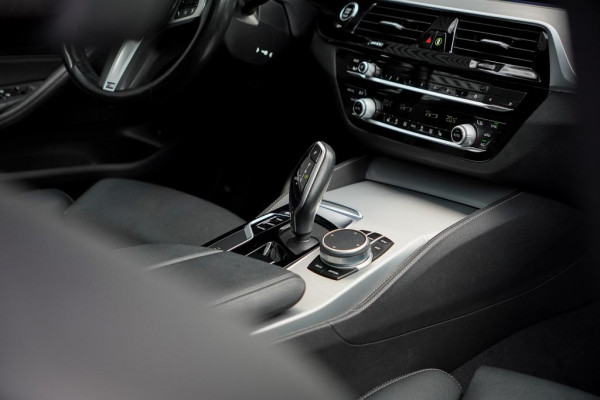 BMW 5 Serie Touring 520i High Executive Edition / M-Sport / Pano / Trekhaak
