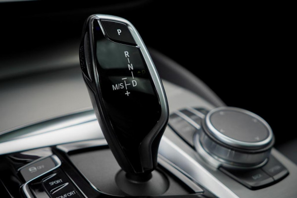 BMW 5 Serie Touring 520i High Executive Edition / M-Sport / Pano / Trekhaak