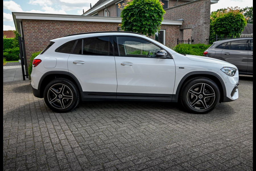 Mercedes-Benz GLA 250 e Business Solution AMG Limited Adaptive Keyless Camera Sfeerverlichting 19''
