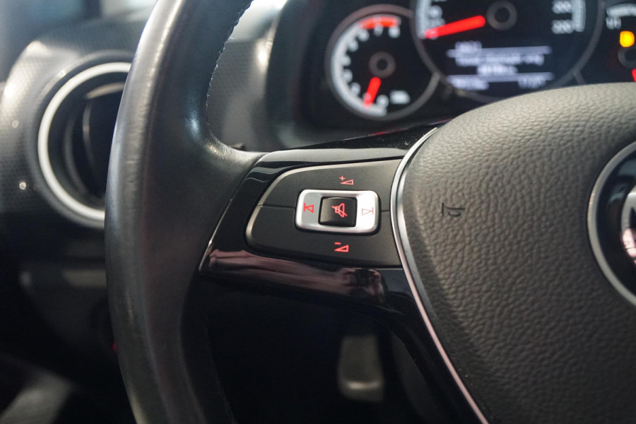 Volkswagen up! 1.0 BMT High Up! + CAMERA / CLIMATE CONTROL / FACELIFT / AFN. TREKHAAK