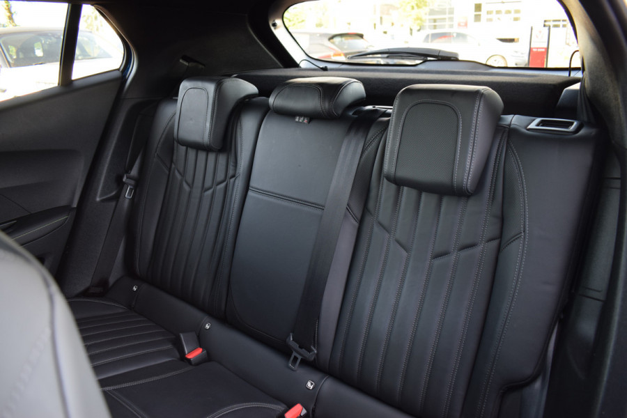 Peugeot e-2008 EV GT Pack 50 kWh | Pano | Leer | CarPlay | Stoelverw. | Camera