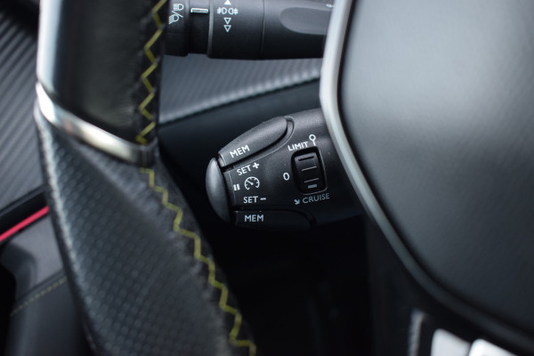 Peugeot e-2008 EV GT Pack 50 kWh | Pano | Leer | CarPlay | Stoelverw. | Camera