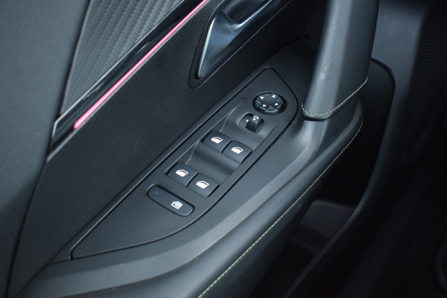 Peugeot e-2008 EV GT Pack 50 kWh | Pano | Leer | CarPlay | Stoelverw. | Camera