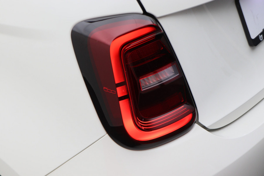 Fiat 500 Icon 42 kWh Virtual Cockpit, Camera, Rijstrooksensor, Cruise, Apple Carplay, DAB, 16''